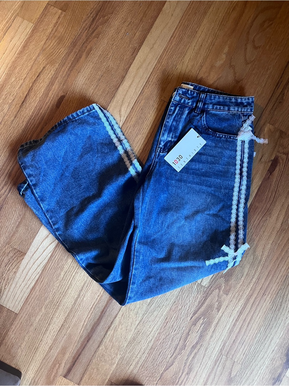 1030 Women’s lace bow jeans size 27 NWT